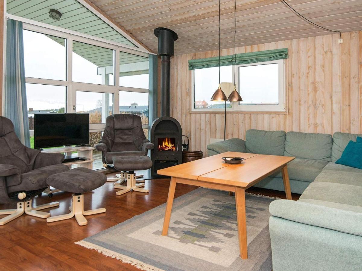 8 Person Holiday Home In R Nde Rønde 외부 사진